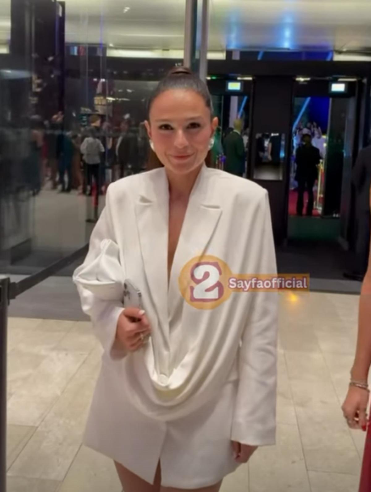 Bir Zamanlar Çukurova nın Saniye siydi! Selin Yeninci ödül töreninde ortaya çıktı 1