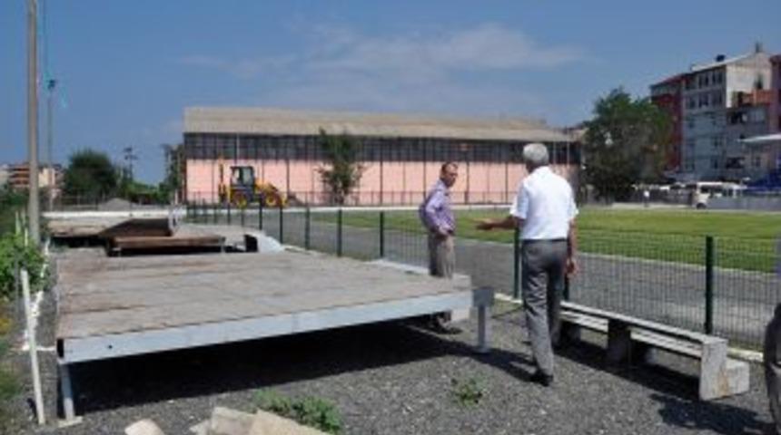 Futbol sahası yolunda betonlama çalışması tamamlandı