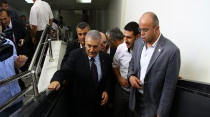 Binali Yıldırım banliyö tren setinin teslim törenine katıldı