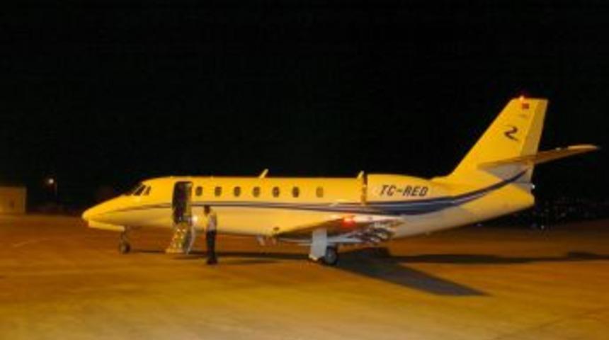 Kocaeli Cengiz Topel Havaalanı sivil u&ccedil;uşa a&ccedil;ıldı, ilk bakan indi