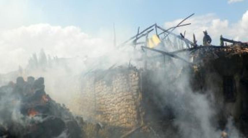 &Ccedil;orum'da yangın paniğe sebep oldu