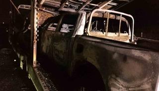 Osmaniye&rsquo;de sıfır ara&ccedil; taşıyan tır yandı: 4 pikap k&uuml;le d&ouml;nd&uuml;