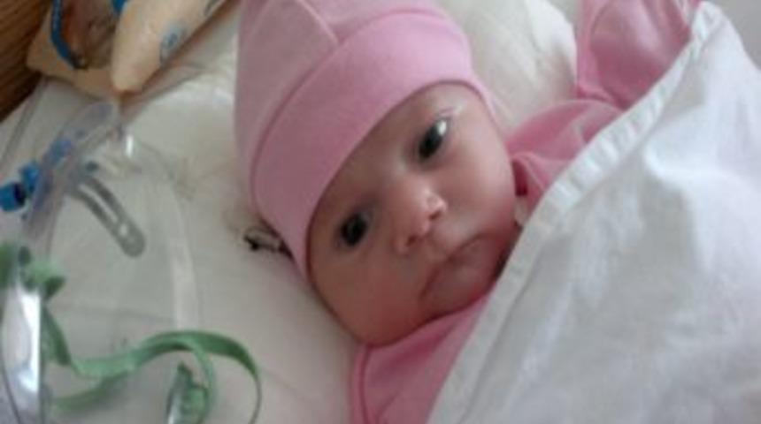 Kalbi dışarıda doğan Sultan bebek İzmir'de ameliyat edildi