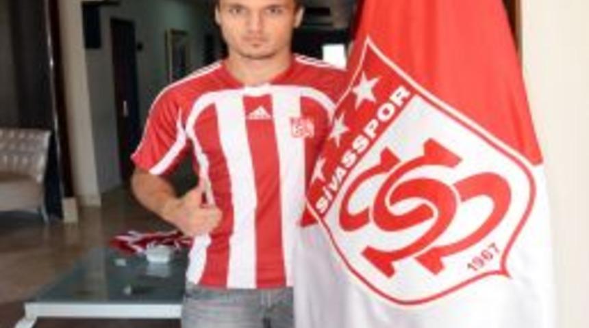 Sivasspor Mahmut Boz&rsquo;la bir yıllık s&ouml;zleşme imzaladı