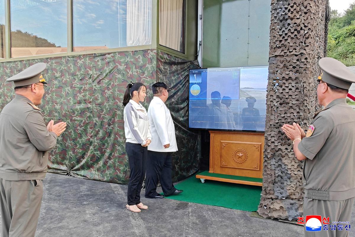 Kuzey Kore&rsquo;den yeni f&uuml;ze hamlesi! Kim Jong-un: &ldquo;D&uuml;şmanda kalıcı baş ağrısı yaratacak&rdquo; 2