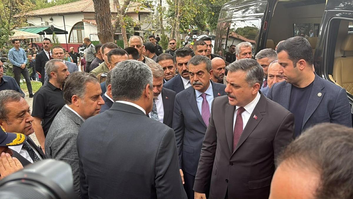 Son dakika | 3 öğrenci ameliyatta! Manisa daki okul saldırısı sonrası yaralıların son durumu belli oldu: "Silahı dedesinin evinden almış" 1