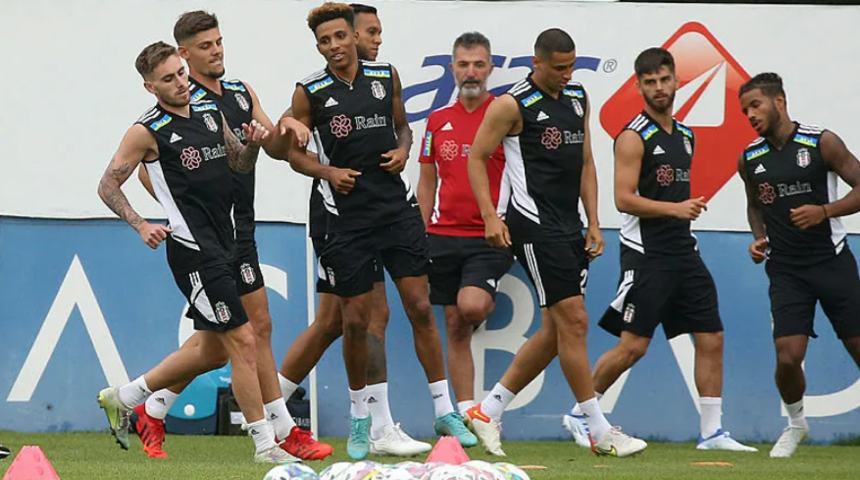 Galatasaray ve Beşiktaş'ta oynamıştı! Yıldız isim geri d&ouml;n&uuml;yor