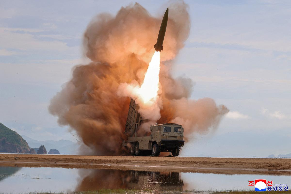 Kuzey Kore&rsquo;den yeni f&uuml;ze hamlesi! Kim Jong-un: &ldquo;D&uuml;şmanda kalıcı baş ağrısı yaratacak&rdquo; 3