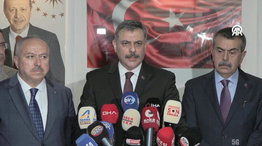 Son dakika | 3 &ouml;ğrenci ameliyatta! Manisa'daki okul saldırısı sonrası yaralıların son durumu belli oldu: "Silahı dedesinin evinden almış"