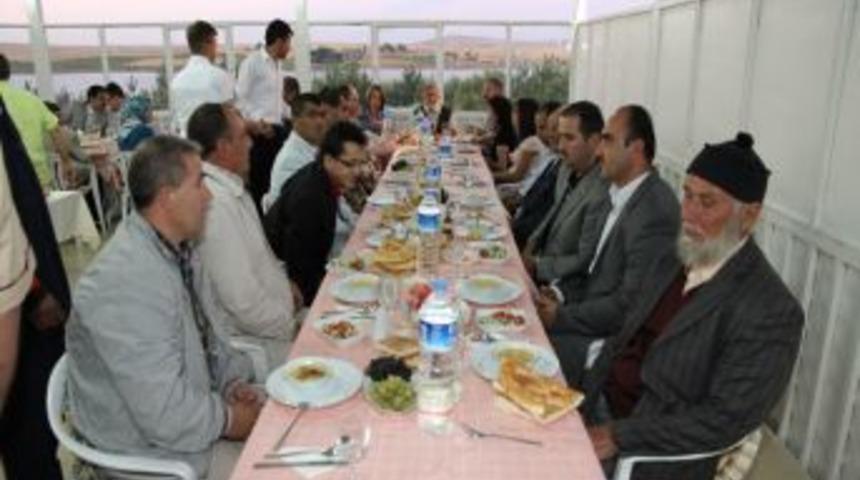 Hayırsever İşadamı Şahin&rsquo;den huzurevi sakinlerine iftar