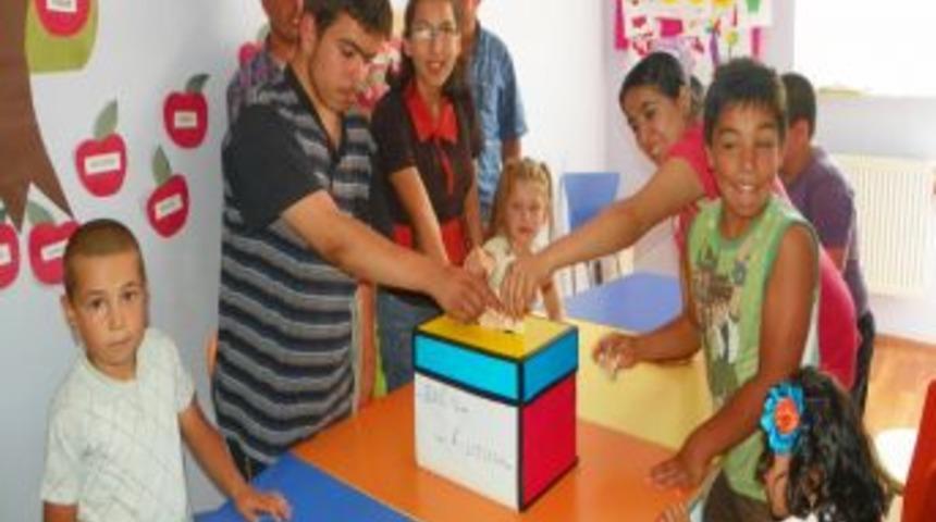 Engelli &ccedil;ocuklar biriktirdikleri paraları Somali'ye g&ouml;nderdi