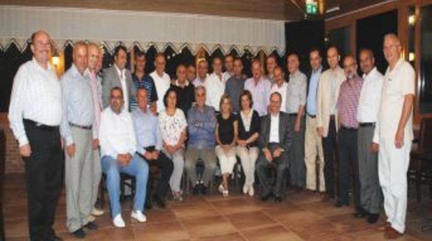 AK Parti İzmir İl Başkanı Akay, 30 il&ccedil;e başkanıyla iftarda buluştu