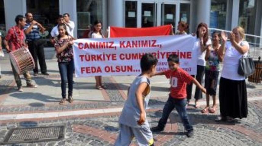 Roman vatandaşlardan davullu zurnalı eğitim protestosu