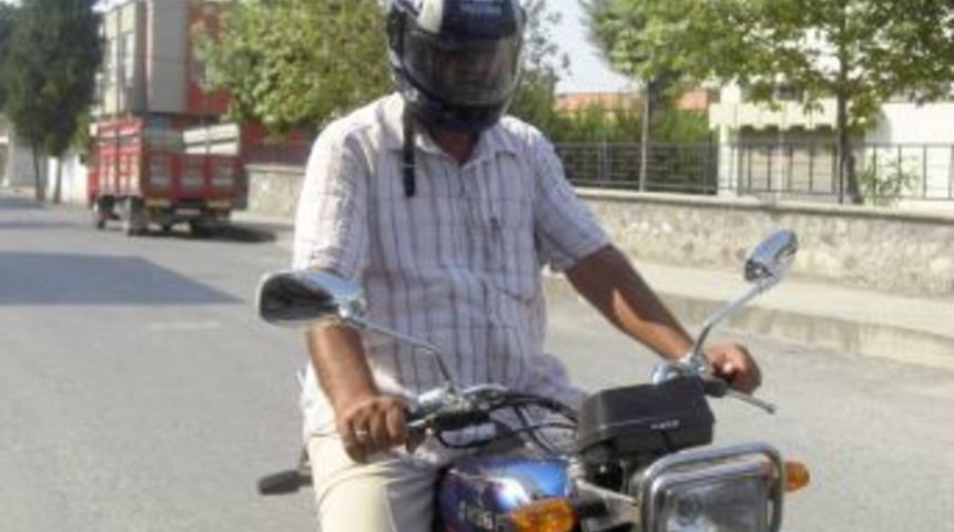 Erzin polisinden motosiklet s&uuml;r&uuml;c&uuml;lerine 'kask takın' uyarısı