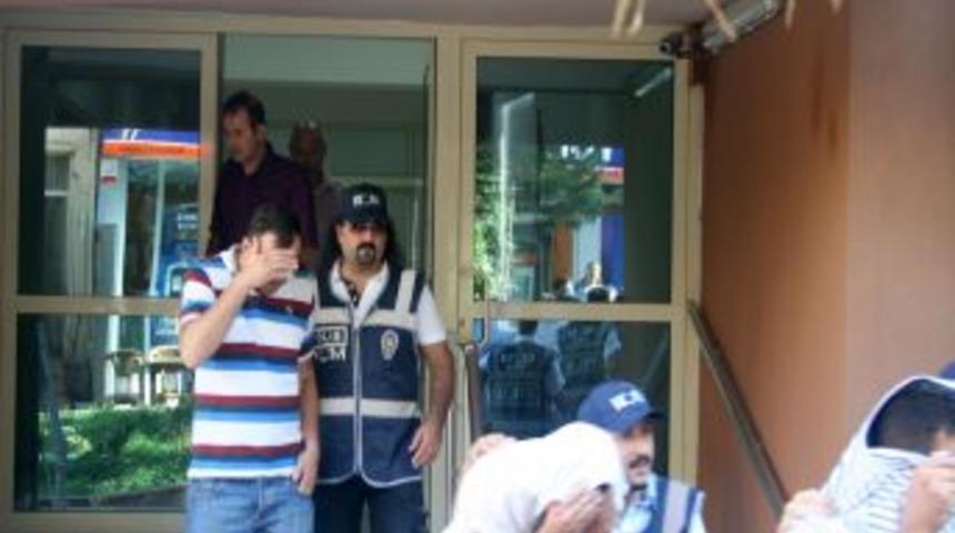 Kredi kartı &ccedil;etesi l&uuml;ks araba alınca &ccedil;&ouml;kertildi