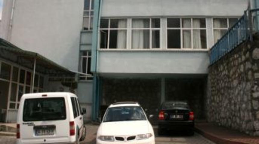 Hastanenin penceresinden d&uuml;şen hastanın ş&uuml;pheli &ouml;l&uuml;m&uuml;