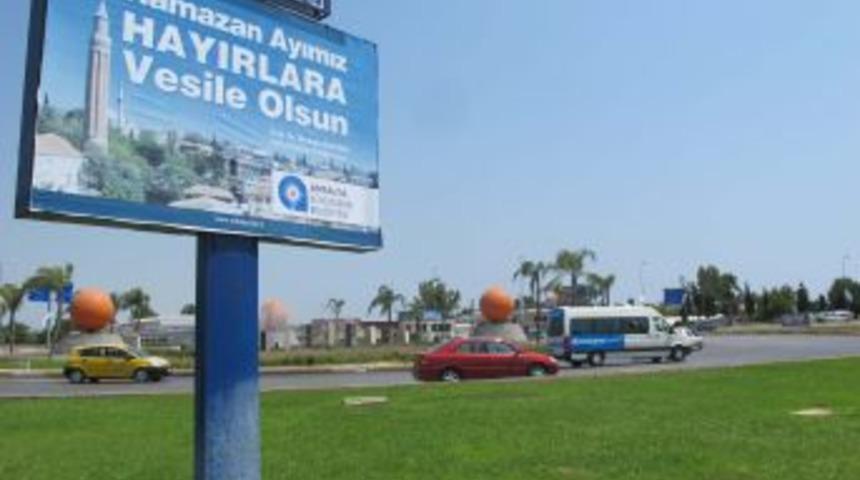 Antalya B&uuml;y&uuml;kşehir Belediyesi, bu sene 'Hayırlı Ramazanlar' afişi asmadı