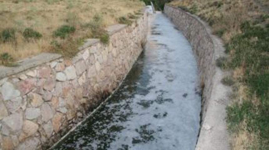 Akkaya Barajı'ndan yayılan k&ouml;t&uuml; koku halkı rahatsız ediyor