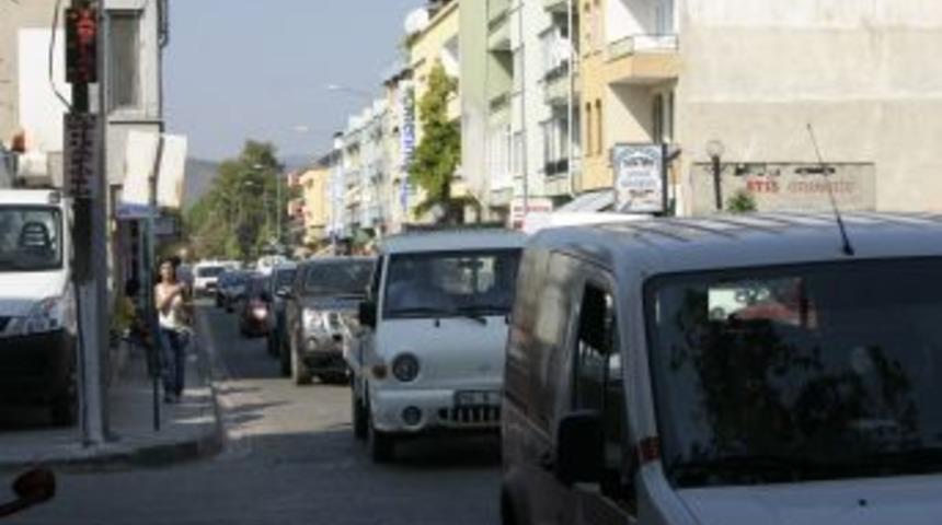 İznik'e caddeler yetmemeye başladı