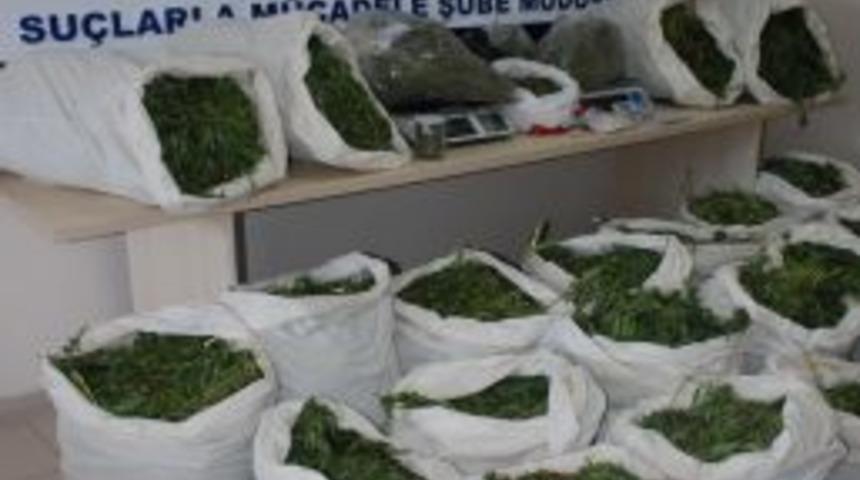 İzmir'de 250 kg. esrar ge&ccedil;irildi
