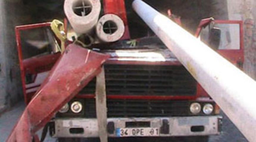 Beton direklerin altında ezildiler