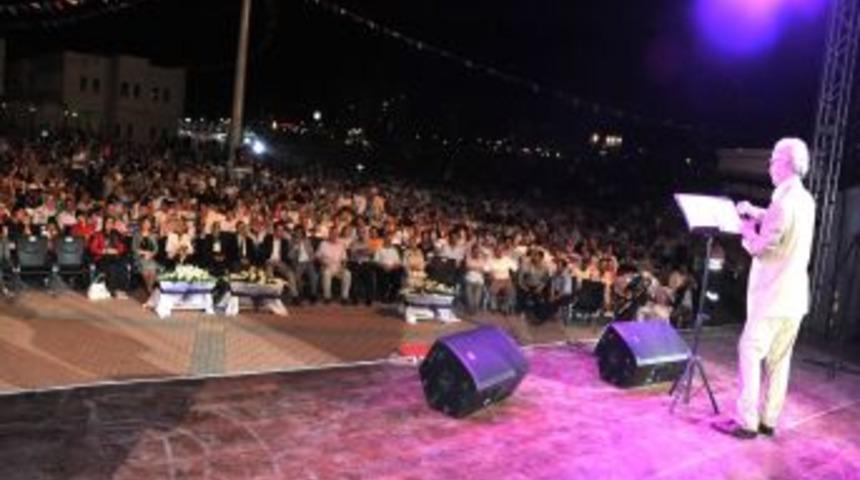 &Uuml;nl&uuml; hafızlar Gazianteplilere Kur'an ziyafeti verdi