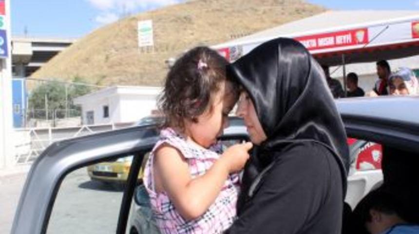 Cenazesi bulunamayan şehidin Eşi: &Ccedil;ocuklarımın babasının mezarını istiyorum