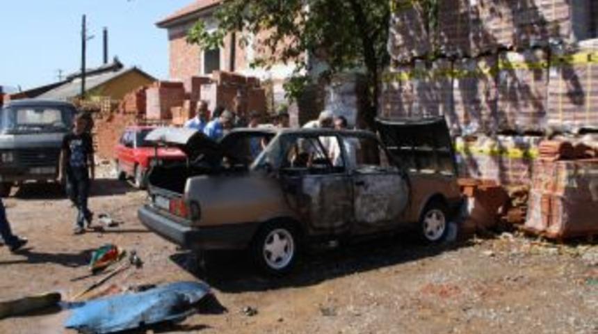 Arıza nedeniyle tamirciye getirilen otomobil yandı