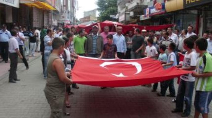 Alaplı'da ter&ouml;re lanet y&uuml;r&uuml;y&uuml;ş&uuml;