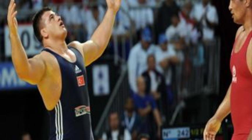 Rıza Kayaalp'e ilk ödül kulübünden