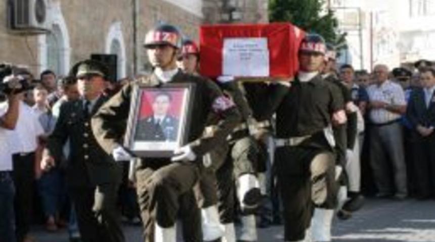 Karacabeyli şehit y&uuml;zbaşı son yolculuğuna uğurlandı