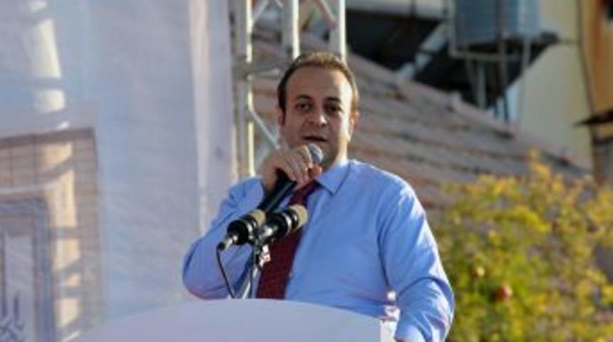 Bakan Bağış: BDP&rsquo;nin ter&ouml;r &ouml;rg&uuml;t&uuml;n&uuml;n arkasına sığınması kabul edilemez