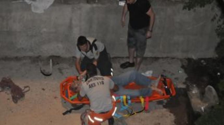 Dere yatağına d&uuml;şen alzheimer hastası kurtarıldı