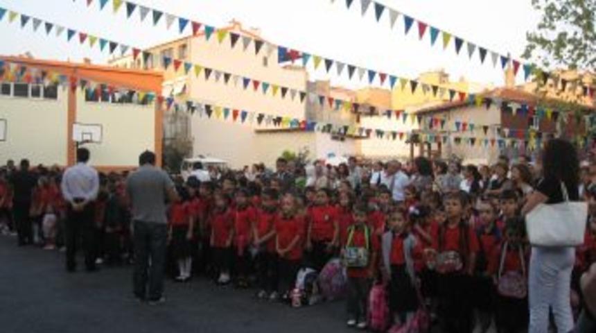 16 milyon &ouml;ğrenci ve 700 bin &ouml;ğretmen i&ccedil;in ders zili &ccedil;aldı