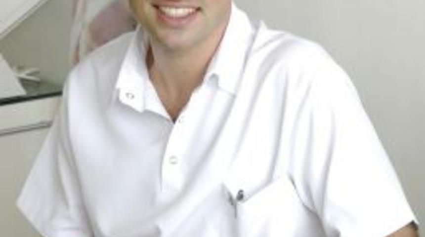 "Okullar a&ccedil;ıldı, &ccedil;ocukların ağız ve diş sağlığını ihmal etmeyin"