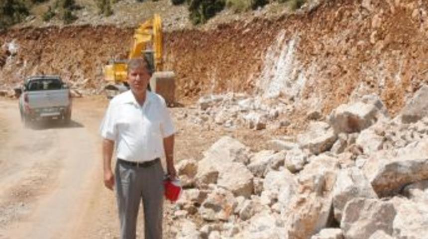 Kaymakam Ulusoy yol &ccedil;alışmalarını inceledi