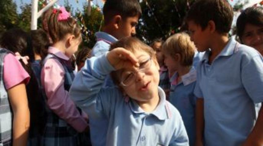 Vali Mutlu ve Topbaş yeni eğitim yılında &ouml;ğrencilerin heyecanını paylaştı