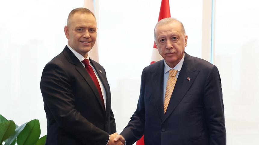 Polonya Cumhurbaşkanı Nawrocki'den Cumhurbaşkanı Erdoğan'a 'kılı&ccedil;' hediyesi!