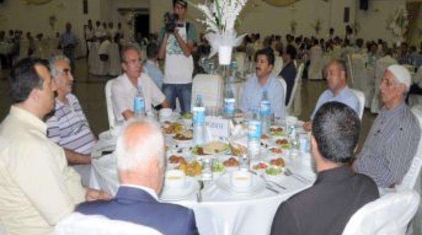 Diyarbakır&rsquo;da &ouml;zlenen tablo iftar sofrasında ger&ccedil;ekleşti