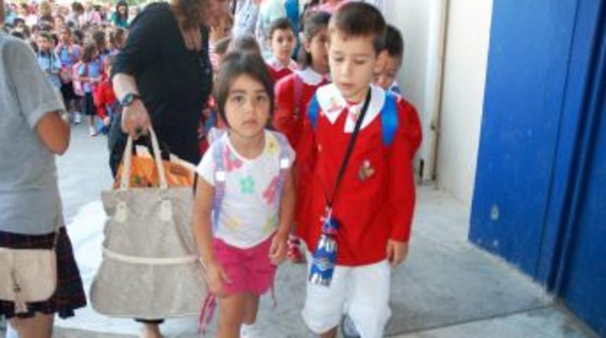 İzmir'de 700 bin &ouml;ğrenci dersbaşı yaptı