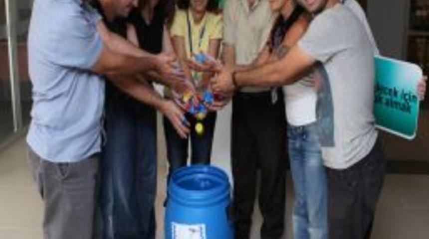 Plastik kapaklar engellilerin y&uuml;z&uuml;n&uuml; g&uuml;ld&uuml;r&uuml;yor