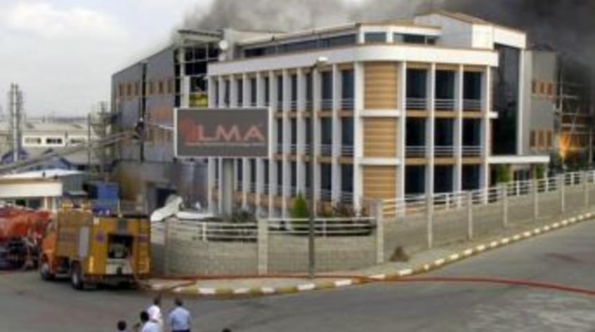 Boya fabrikasında korkutan yangın