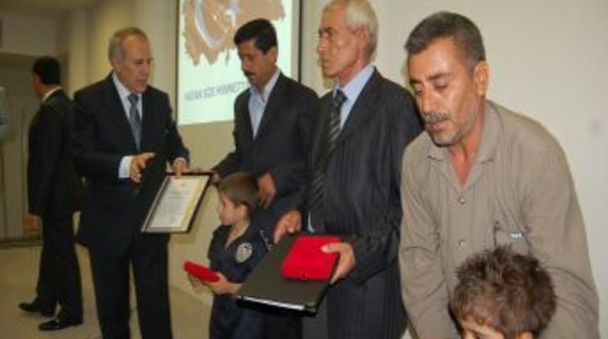 Şehit varisleri ile gazilere devlet övünç madalyası verildi