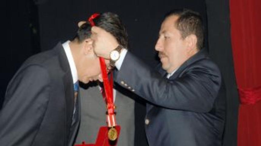 Vali İrfanlıoğlu: Kendi g&ouml;beğimizi kendimizin kesmesi gerekiyor