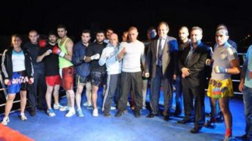 Kick Boks m&uuml;sabakaları nefes kesti