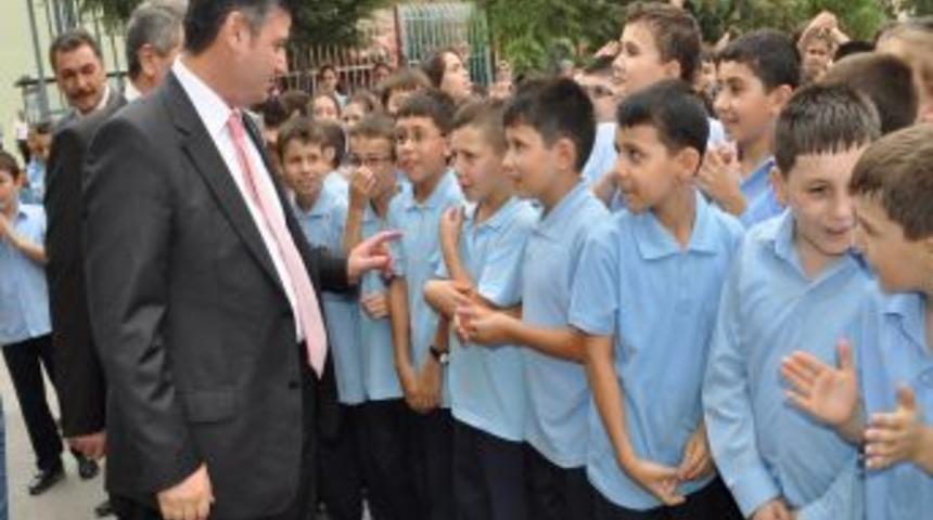 Balıkesir'de 295 bin &ouml;ğrenci dersbaşı yaptı