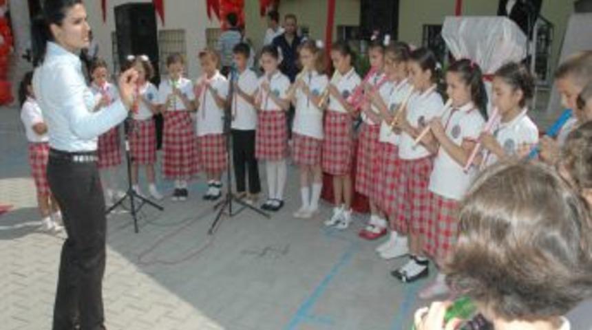 &ldquo;&Ccedil;ocuklarımıza vatan, bayrak ve millet sevgisini aşılayın"