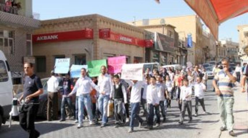 Ders başı yapılacağı g&uuml;n okulu tadilata aldılar