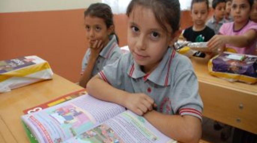 Antalya&rsquo;da 400 bin &ouml;ğrenci ders başı yaptı