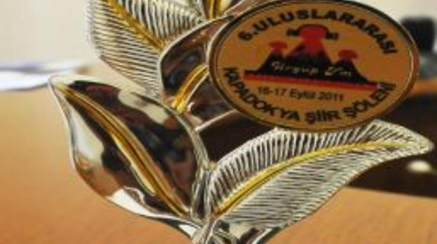 Başkan Kara&rsquo;ya T&uuml;rk D&uuml;nyası &Uuml;st&uuml;n Hizmet &Ouml;d&uuml;l&uuml; verildi